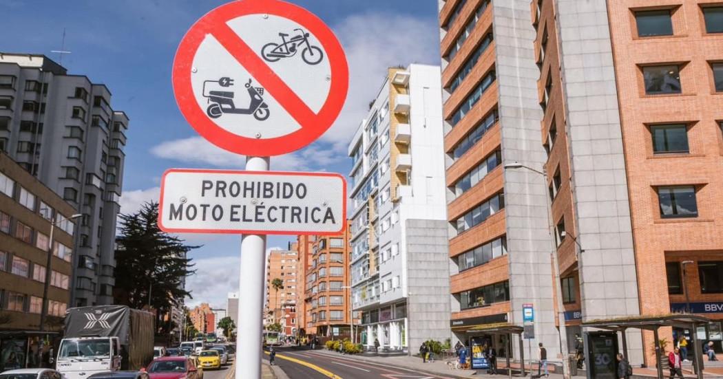 Se promueve el uso responsable de patinetas y bicicletas eléctricas en Bogota