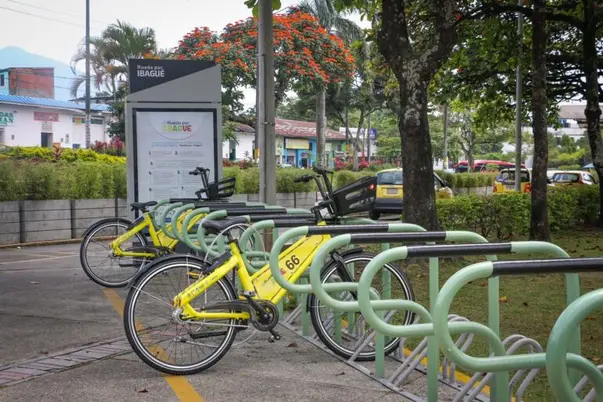 Cicloparqueadero para bicicletas en Ibagué con infraestructura de movilidad sostenible para empresas y universidades en Colombia